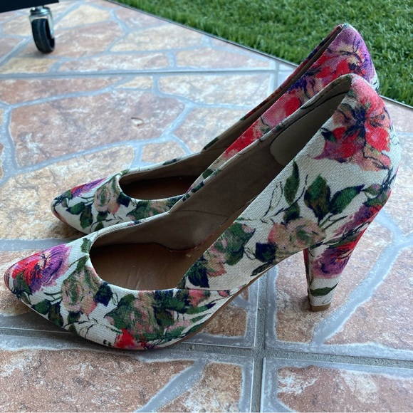 Seychelles Purple Floral Pointed Toe Heels - Picture 5 of 8